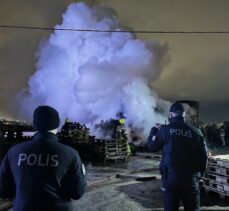 Bursa'da palet fabrikasında çıkan yangın söndürüldü