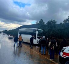 Bursa'da tır ile midibüsün çarpıştığı kazada 8 kişi yaralandı