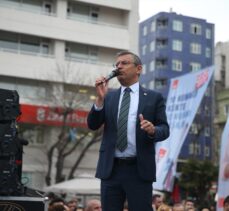 CHP Genel Başkanı Özel, Bandırma'da vatandaşlarla bir araya geldi