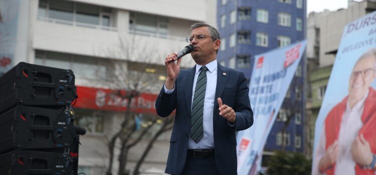 CHP Genel Başkanı Özel, Bandırma'da vatandaşlarla bir araya geldi
