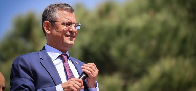 CHP Genel Başkanı Özel, İzmir'in Bornova ilçesinde halka seslendi: