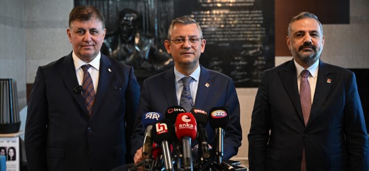 CHP Genel Başkanı Özgür Özel, İzmir'de açıklamalarda bulundu:
