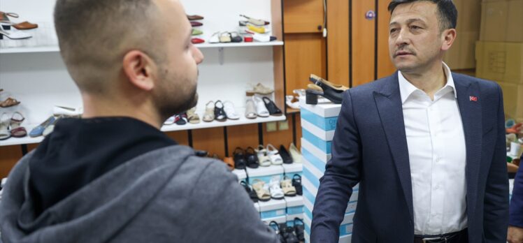 Cumhur İttifakı'nın İzmir Büyükşehir Belediye Başkan adayı Dağ, ayakkabıcı esnafıyla buluştu