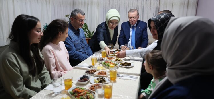 Cumhurbaşkanı Erdoğan, iftarda Taş ailesinin misafiri oldu