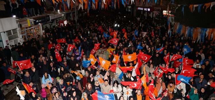 Cumhurbaşkanı Yardımcısı Cevdet Yılmaz, Ahlat'ta vatandaşlara hitap etti:
