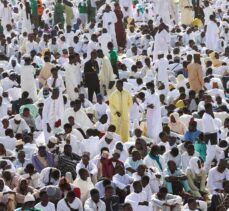 Dakar'da on binlerce kişi “Hadarat-ul Cuma” zikri için toplandı