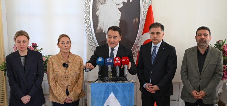 DEVA Partisi Genel Başkanı Babacan, partisinin İzmir adaylarını tanıttı
