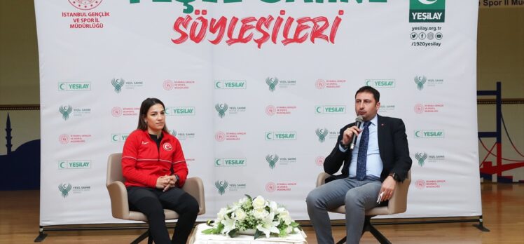 Dünya şampiyonu boksör Ayşe Çağırır “Yeşil Sahne”de gençlerle bir araya geldi: