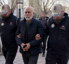 FETÖ firarisi eski Vali Ahmet Pek yakalandı