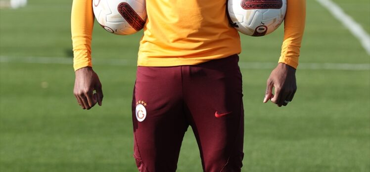 Galatasaraylı futbolcu Zaha, Antalya kampında gazetecilere açıklamada bulundu: