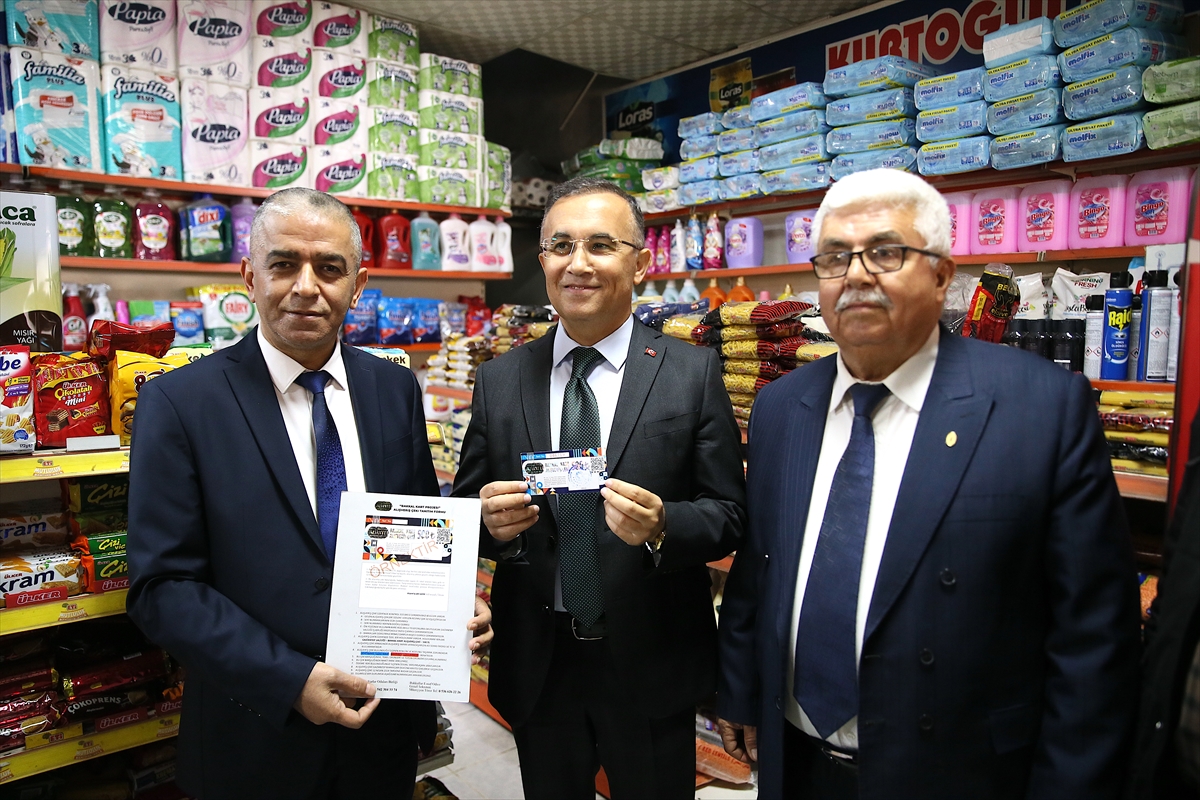 Gaziantep'te aileler “Bakkal Kart”la ilk alışverişlerini yaptı