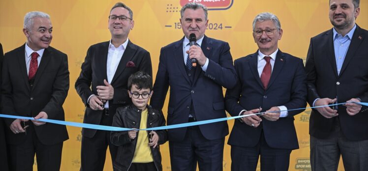 Gençlik ve Spor Bakanı Bak, Bahçeşehir Spor Merkezi'ni açtı: