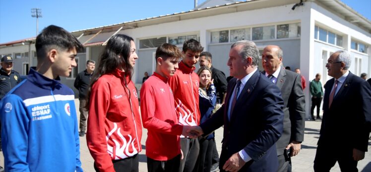 Gençlik ve Spor Bakanı Bak, Fethiye'de gençlerle buluştu:
