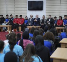 Bakan Bak, Sultangazi'de e-spor gençlik buluşmasına katıldı