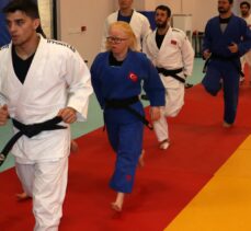 Görme engelli albino hastası milli judocu Cahide'nin hedefi olimpiyat madalyası: