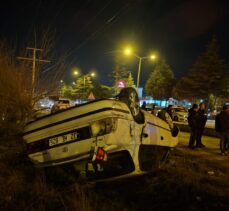 Isparta'da kamyonetle otomobilin çarpıştığı kazada 5 kişi yaralandı