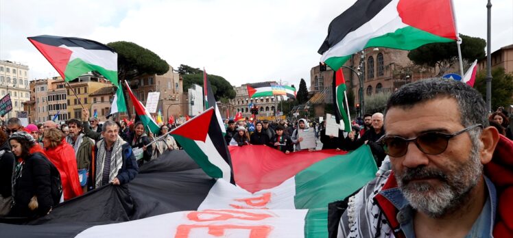 İtalya'da STK'lerin barış yürüyüşünde Gazze için ateşkes çağrısı yapıldı