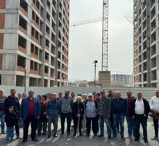 İzmir'de hak sahipleri evlerinin zamanında teslim edilmediği gerekçesiyle eylem yaptı