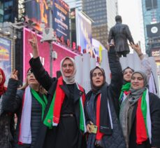 KADEM, New York'un Times Meydanı'nda Filistinli kadınlarla dayanışma etkinliği düzenledi
