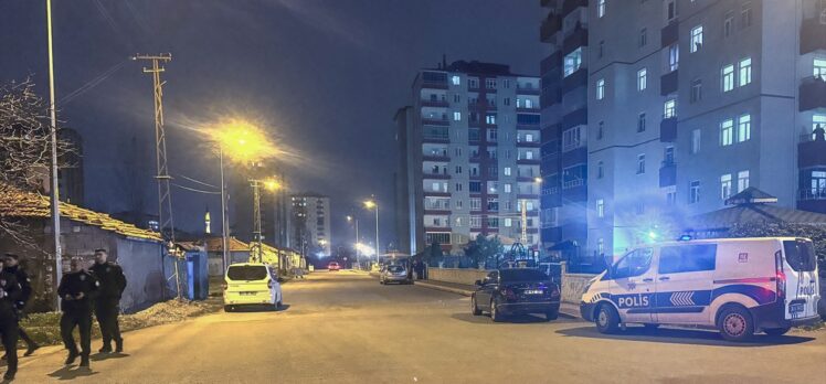 Kayseri'de iki çocuk, oynadıkları kurusıkı tabancanın ateş alması sonucu yaralandı