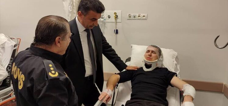 Kocaeli'de “dur” ihtarına uymayan ehliyetsiz sürücünün otomobille çarptığı polis memuru yaralandı