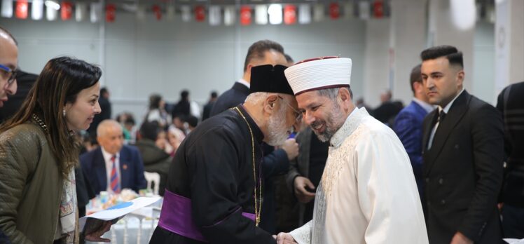 Mardin'de farklı inanç gruplarının temsilcileri iftarda buluştu