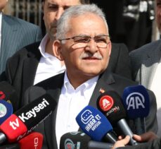 Milletvekili Akar ile Büyükşehir Belediye Başkanı Büyükkılıç oy kullandı