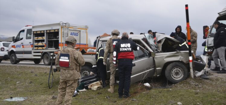 Muş'ta iki aracın çarpıştığı kazada bir kişi öldü 2 kişi yaralandı