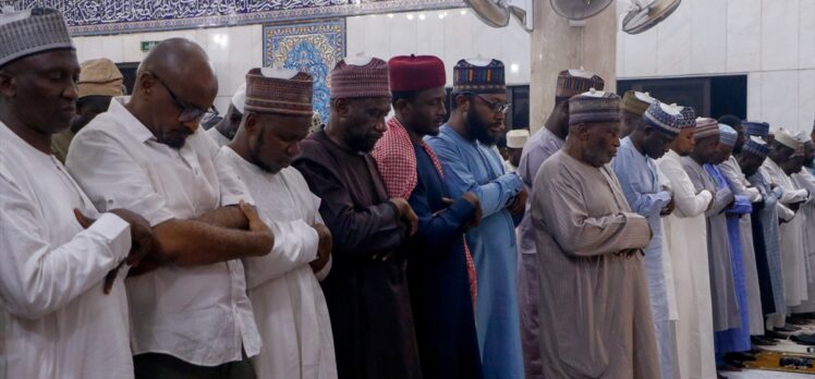 Nijerya'nın başkenti Abuja'da ilk teravih namazı kılındı