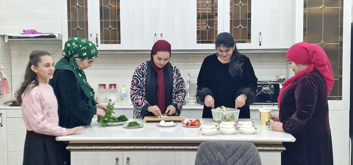 Özbekistan'da aileler ramazanda “ağız açar” iftarlarında bir araya geliyor