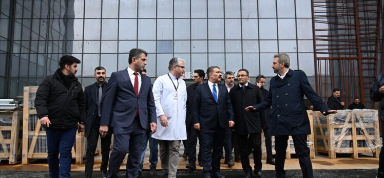 Sağlık Bakanı Koca, Bağcılar'da ziyaretlerde bulundu: