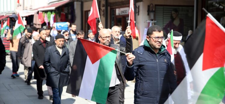 Sakarya'da hekimler ve sağlık çalışanları Gazze için “sessiz” yürüyüşlerini sürdürdü