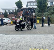 Samsun'da polis, geç kalan öğrencileri MSÜ Askeri Öğrenci Aday Belirleme Sınavı'na yetiştirdi