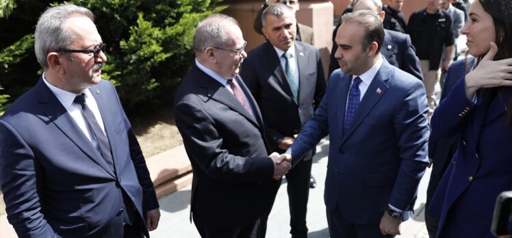 Sanayi ve Teknoloji Bakanı Kacır, Samsun'da ziyaretlerde bulundu