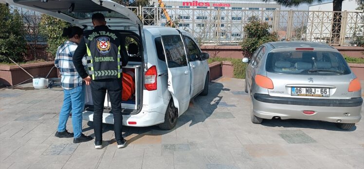 Sultanbeyli'de kaldırımı kullanan araç sürücülerine 3 bin 576 lira ceza