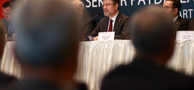 Tarım ve Orman Bakanı Yumaklı, Adana'da tarım sektörü temsilcileriyle buluştu: