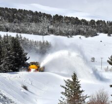 TCDD ekiplerinin Kars'ta önemli hatlardaki kar mesaisi sürüyor