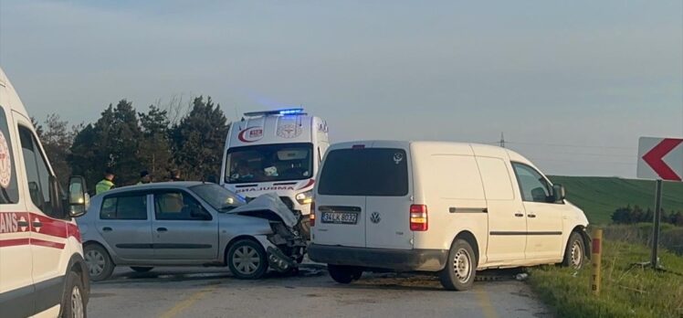Tekirdağ'da otomobille hafif ticari araç çarpıştı, 7 kişi yaralandı