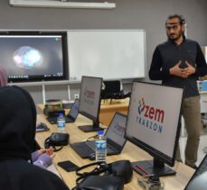 Trabzon Üniversitesi Yapay Zeka ve Robotik Kodlama Merkezi'nde 320 kişiye eğitim verildi