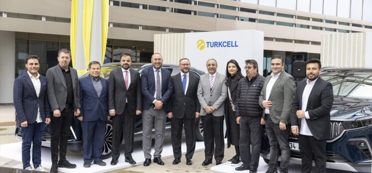 Turkcell başarılı iş ortaklarına Togg hediye etti