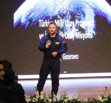 Türkiye'nin ilk astronotu Alper Gezeravcı, Düzce'de gençlerle buluştu: