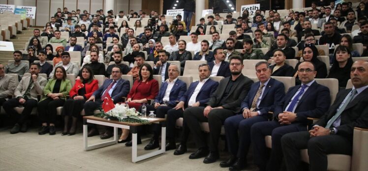 Ulaştırma ve Altyapı Bakanı Uraloğlu, Adana'da gençlerle buluştu: