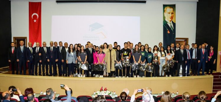 Adana'da “Gençler İçin Finansal Okuryazarlık Eğitim Programı” ödül töreni düzenlendi