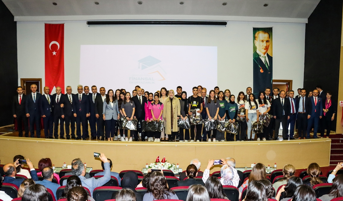Adana'da “Gençler İçin Finansal Okuryazarlık Eğitim Programı” ödül töreni düzenlendi