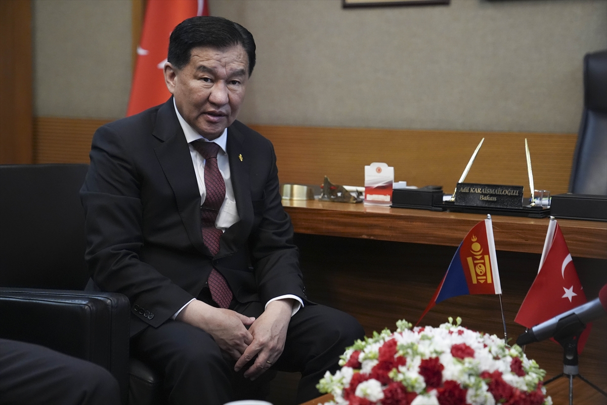 Adil Karaismailoğlu, Moğolistan İnşaat ve Şehircilik Bakanı Tserenpil ile görüştü