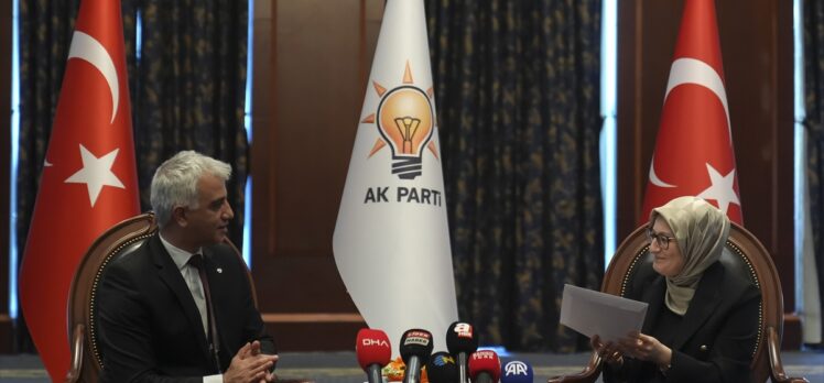 AK Parti'de siyasi partilerle bayramlaşma