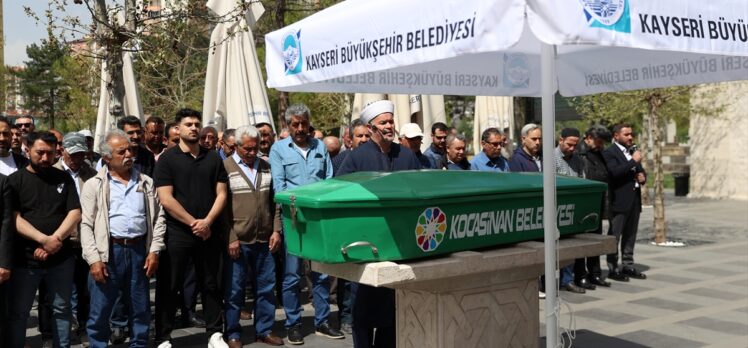 Akreple temas ettikten sonra öldüğü öne sürülen kişinin cenazesi Kayseri'de toprağa verildi