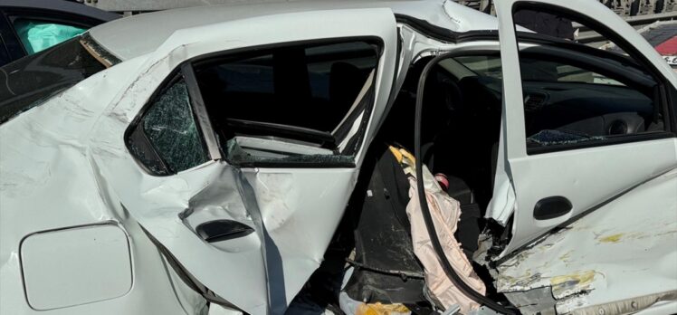 Anadolu Otoyolu'nun Bolu geçişinde zincirleme trafik kazası ulaşımı aksattı