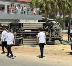 Antalya'da midibüs ve otomobilin çarpışması sonucu 29 kişi yaralandı