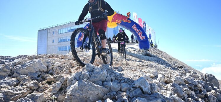 Antalya'da Sky To Sea Dağ Bisikleti Yarışı yapıldı